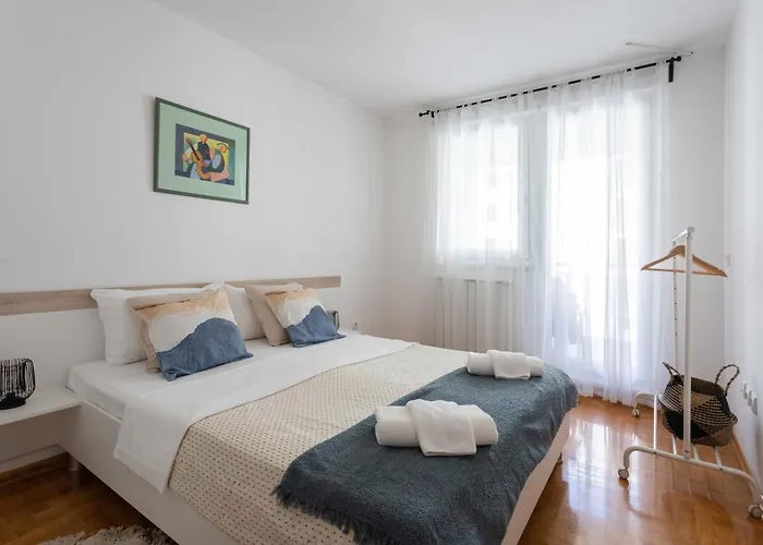 Sunny 1Bdr With Balcony & Parking