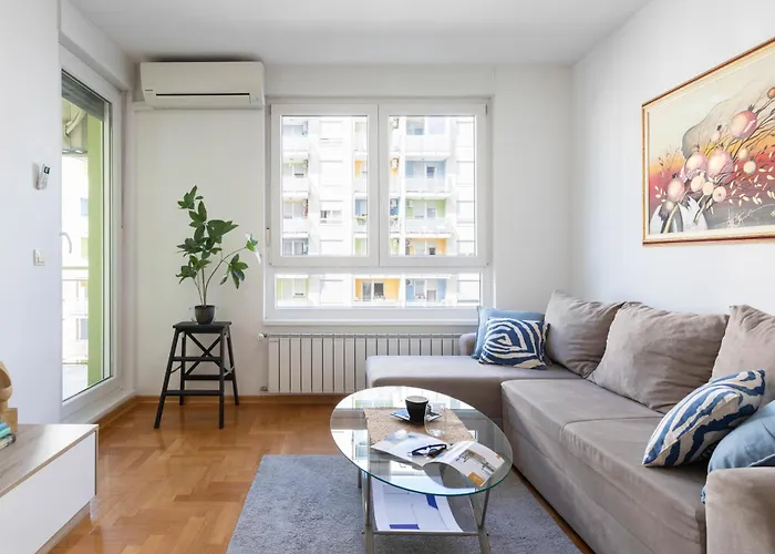 Sunny 1Bdr With Balcony & Parking