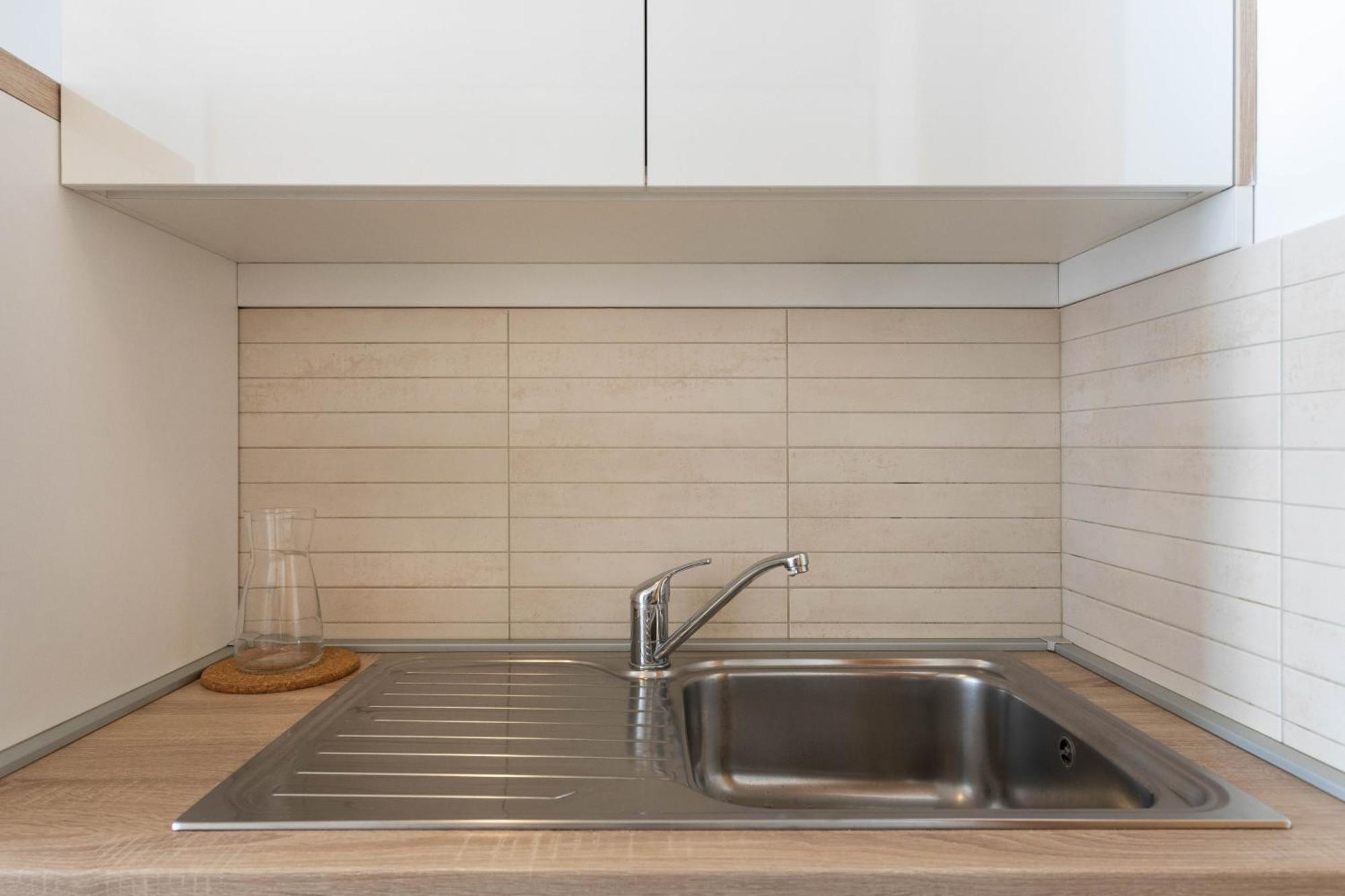 Sunny 1bdr With Balcony & Parking Apartment