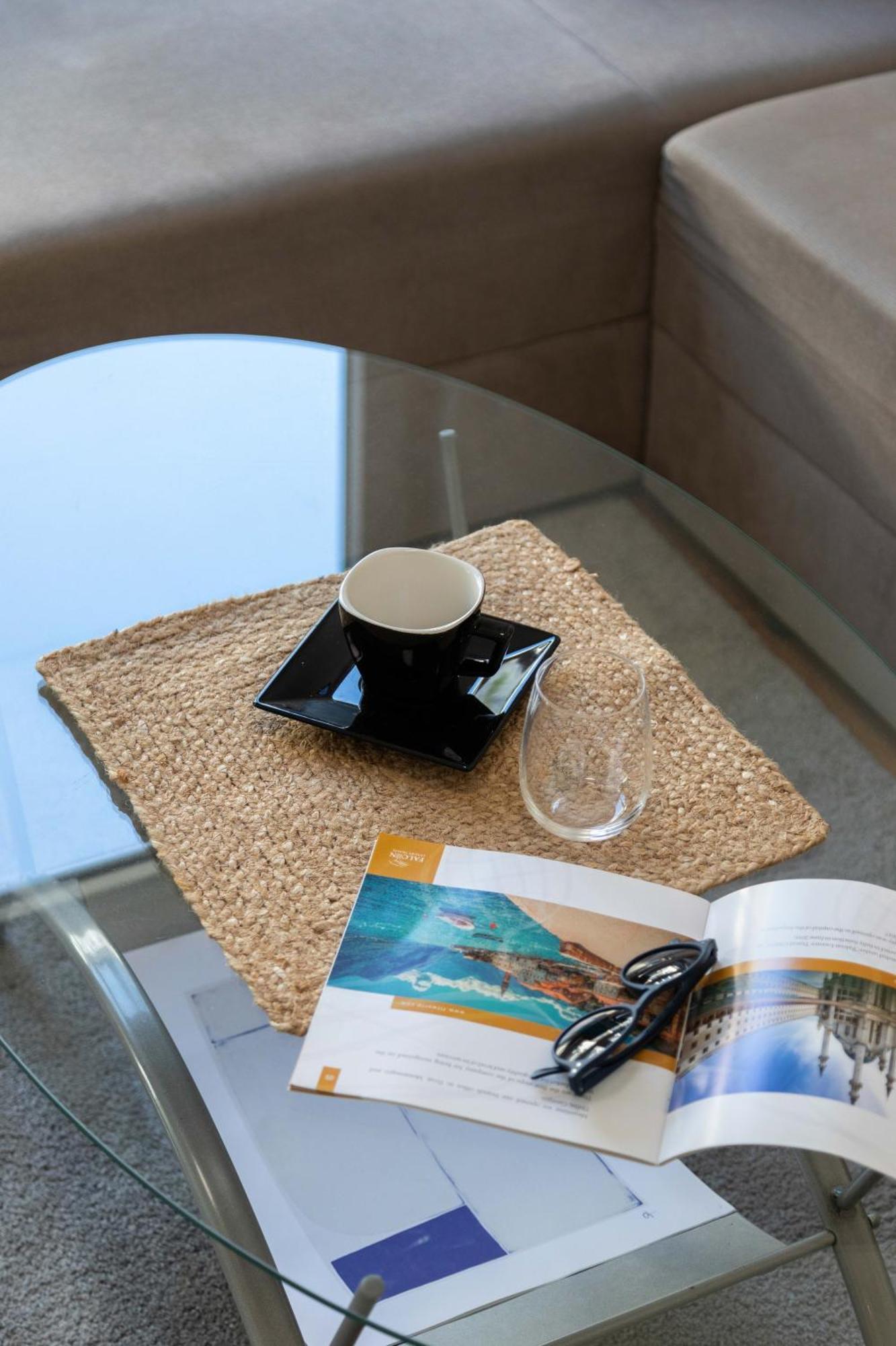 Sunny 1bdr With Balcony & Parking Apartment *