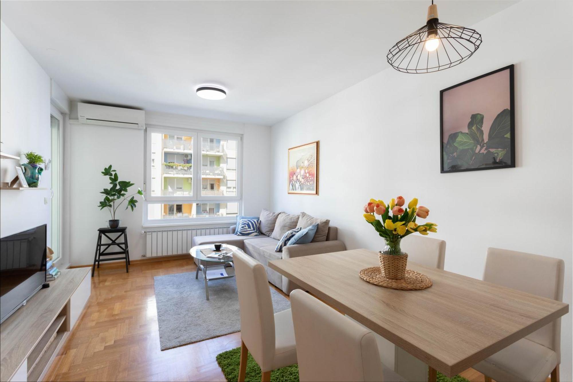 Apartment Sunny 1bdr With Balcony & Parking Zagreb
