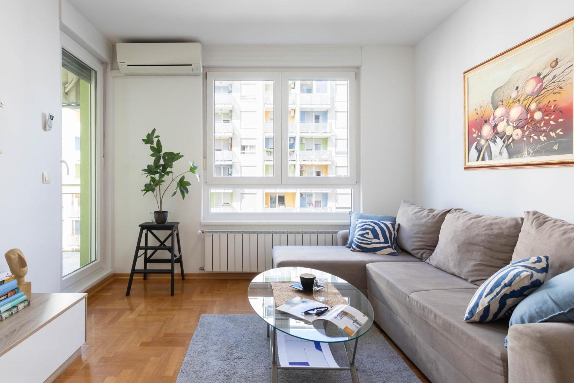 Sunny 1bdr With Balcony & Parking Zagreb