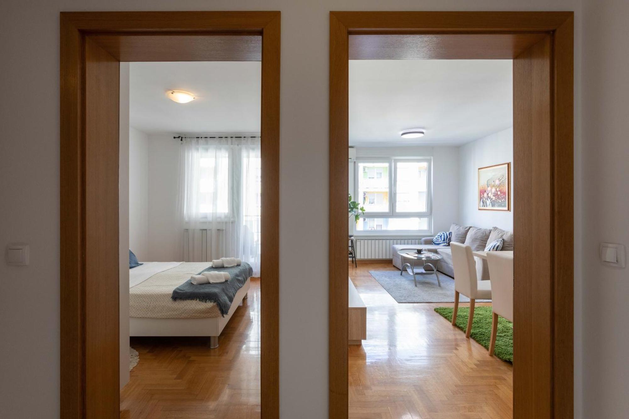 Sunny 1bdr With Balcony & Parking Zagreb