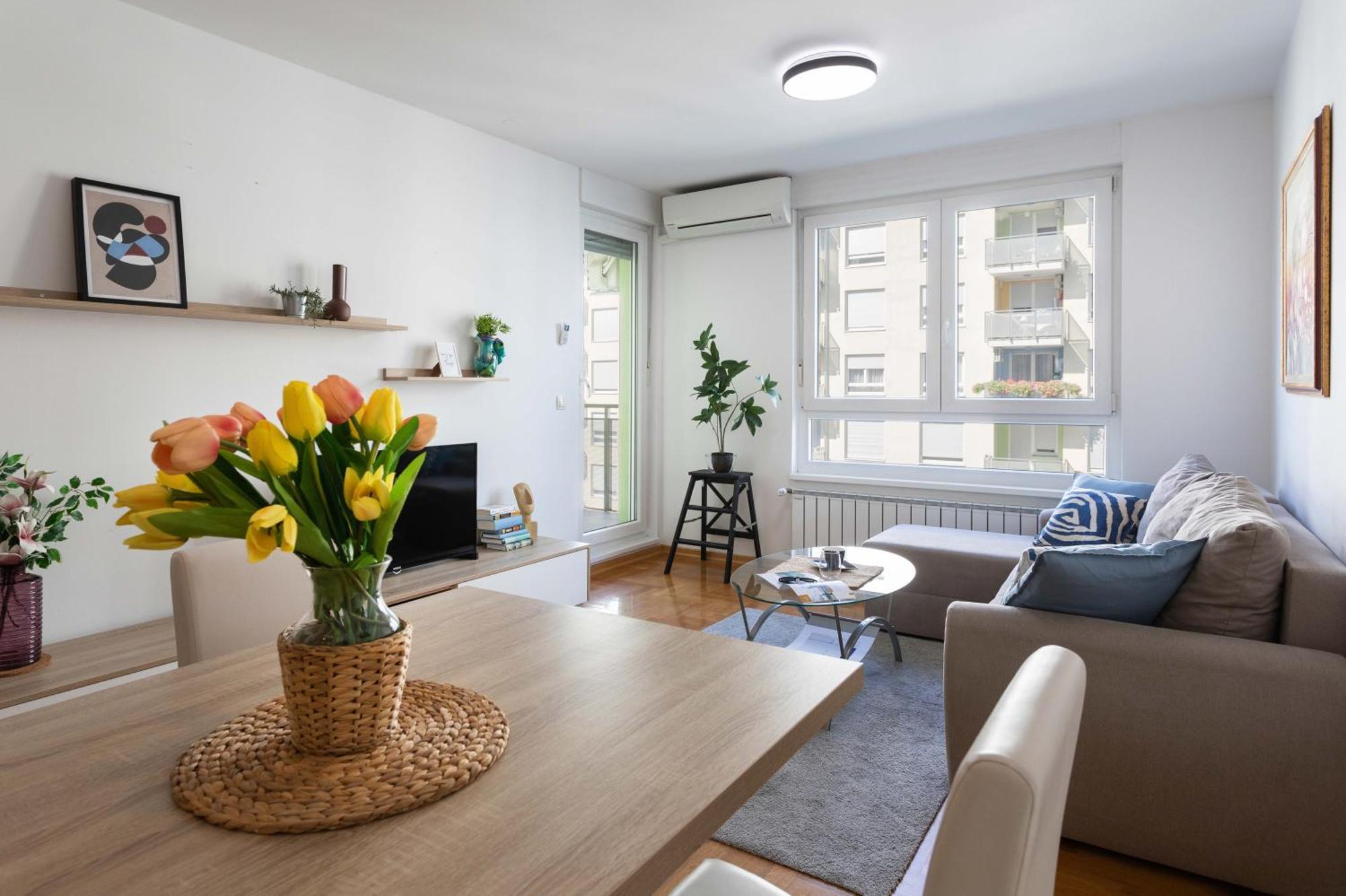 Sunny 1bdr With Balcony & Parking Zagreb